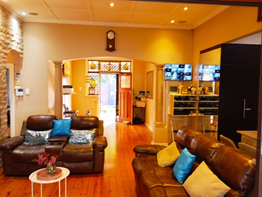 Single-storey house sold in Glenwood, Durban - 1DA1703379 Single-storey house sold in Glenwood, Durban - 1DA1703379