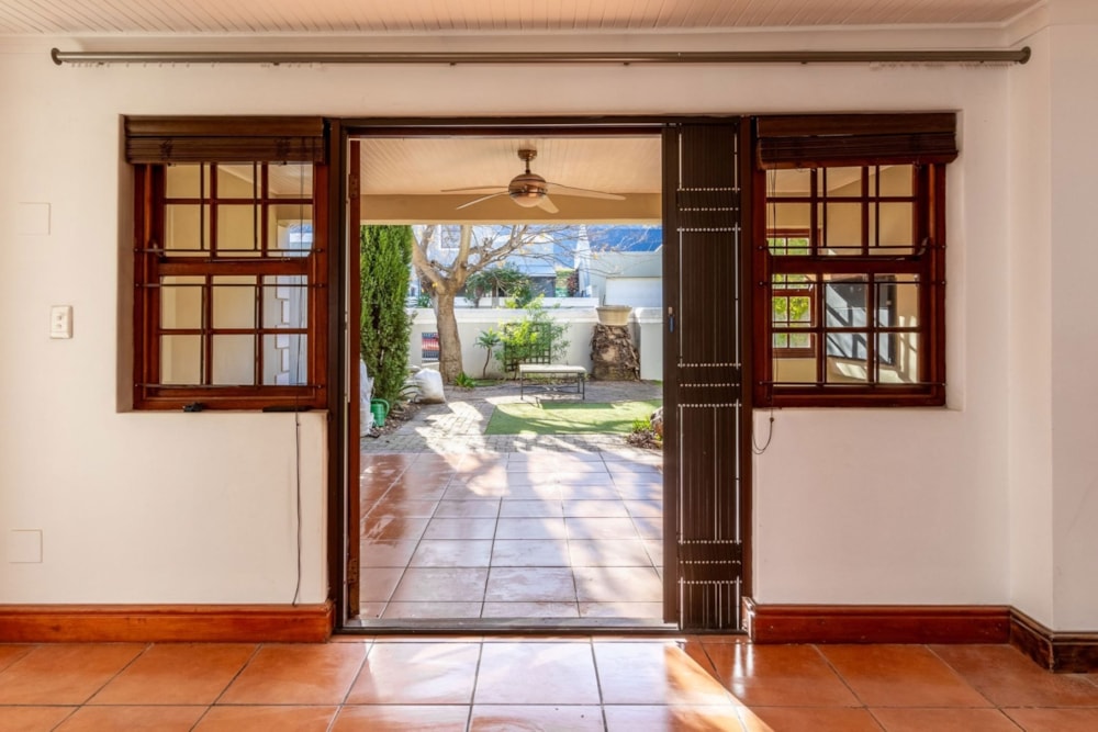 Double-storey house let in Franschhoek - FWL1704476 Double-storey house let in Franschhoek - FWL1704476