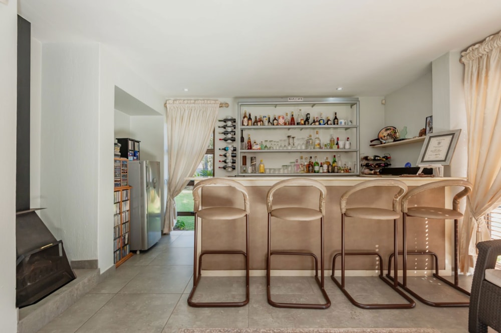 Double-storey house for sale in Bedfordview - BED1705165 Double-storey house for sale in Bedfordview - BED1705165