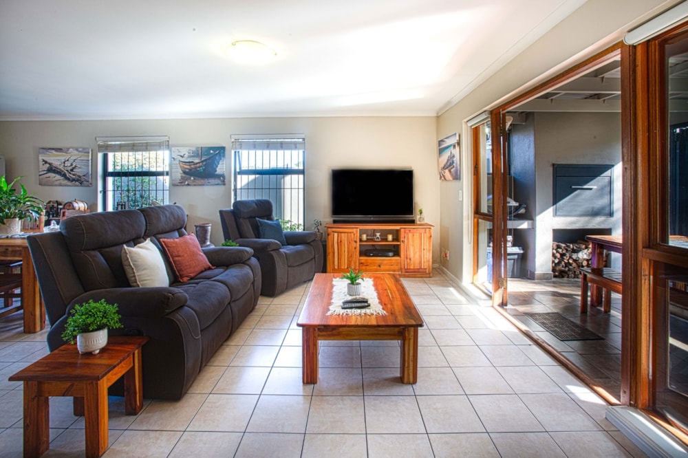 Security complex home for sale in Kleinmond - KN1705732 Security complex home for sale in Kleinmond - KN1705732