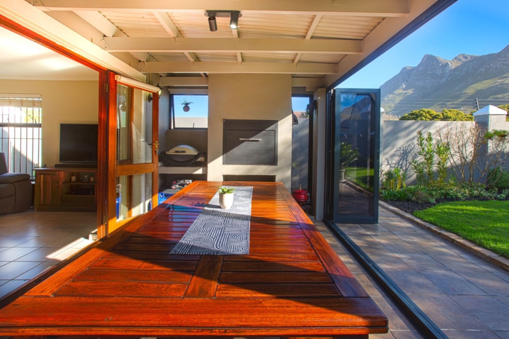 Security complex home for sale in Kleinmond - KN1705732 Security complex home for sale in Kleinmond - KN1705732