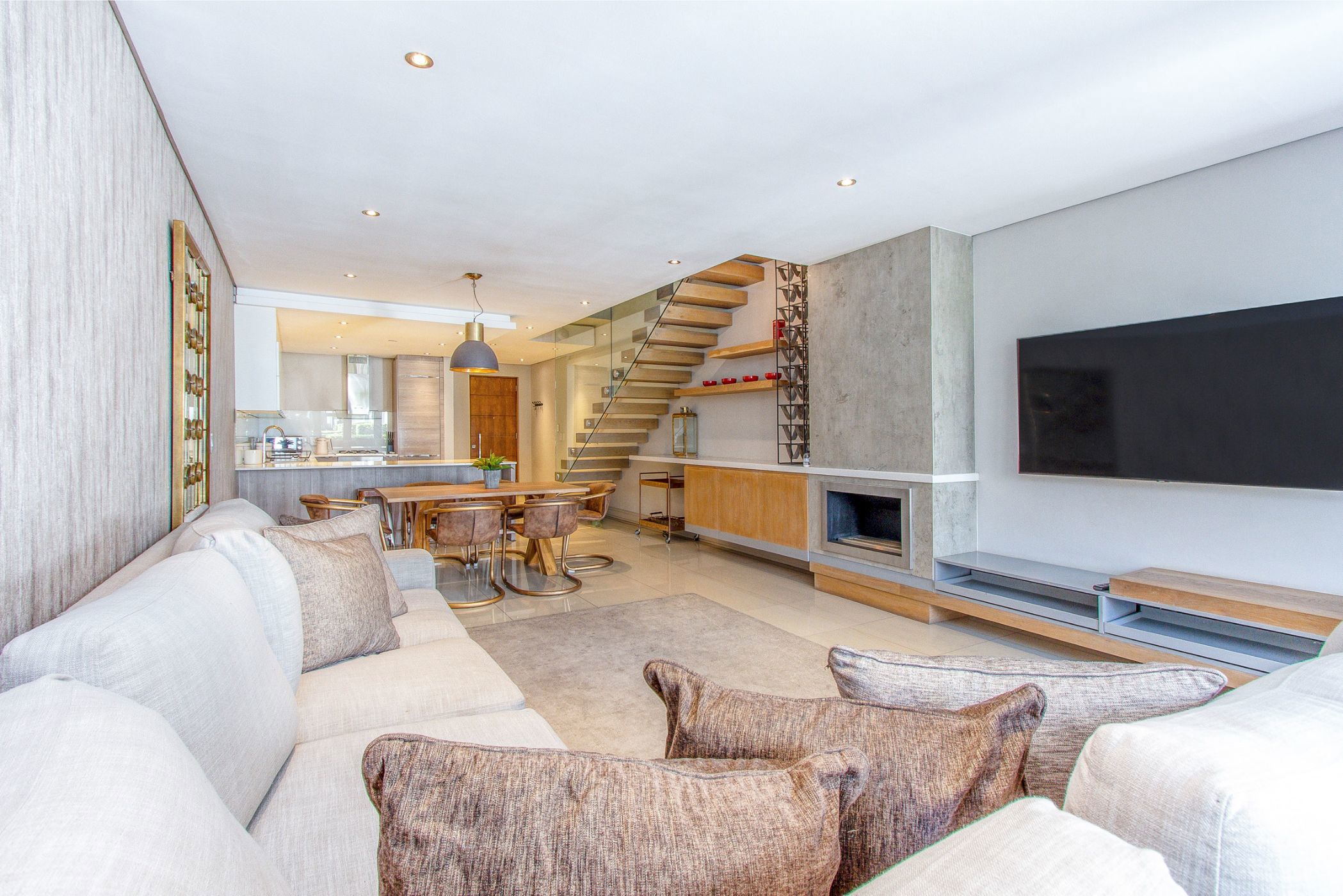 Apartment sold in Melrose Arch - HP1645964