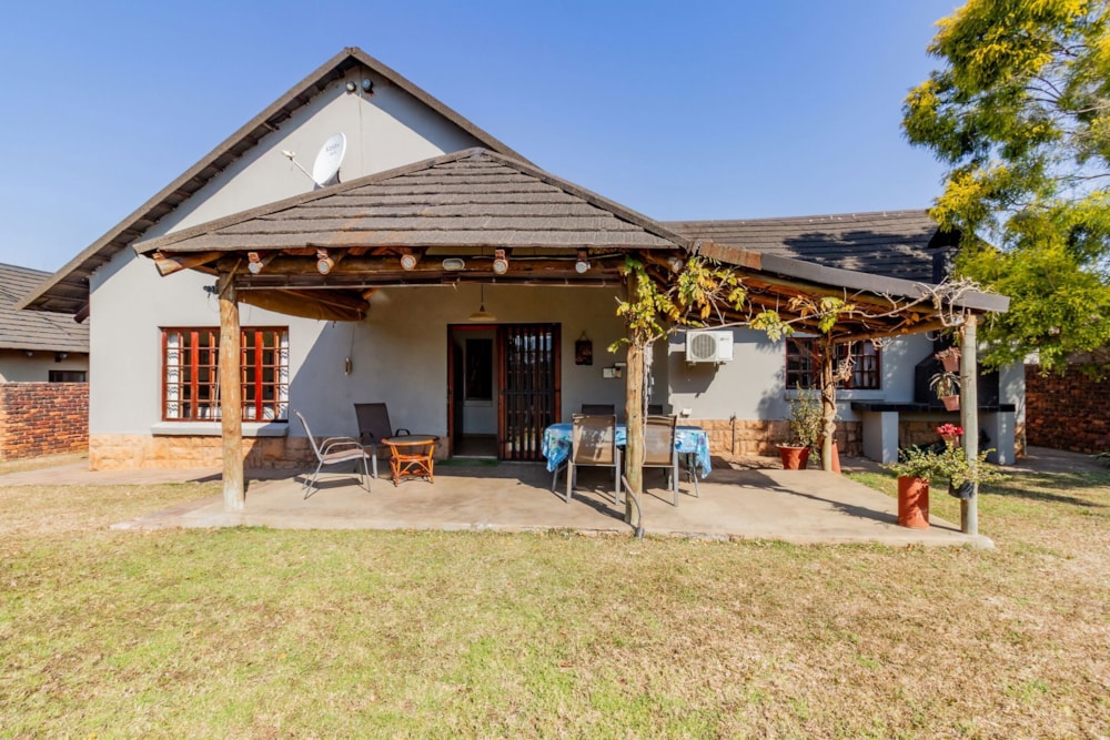 Security complex home for sale in Melodie - 1HR1705787 Security complex home for sale in Melodie - 1HR1705787