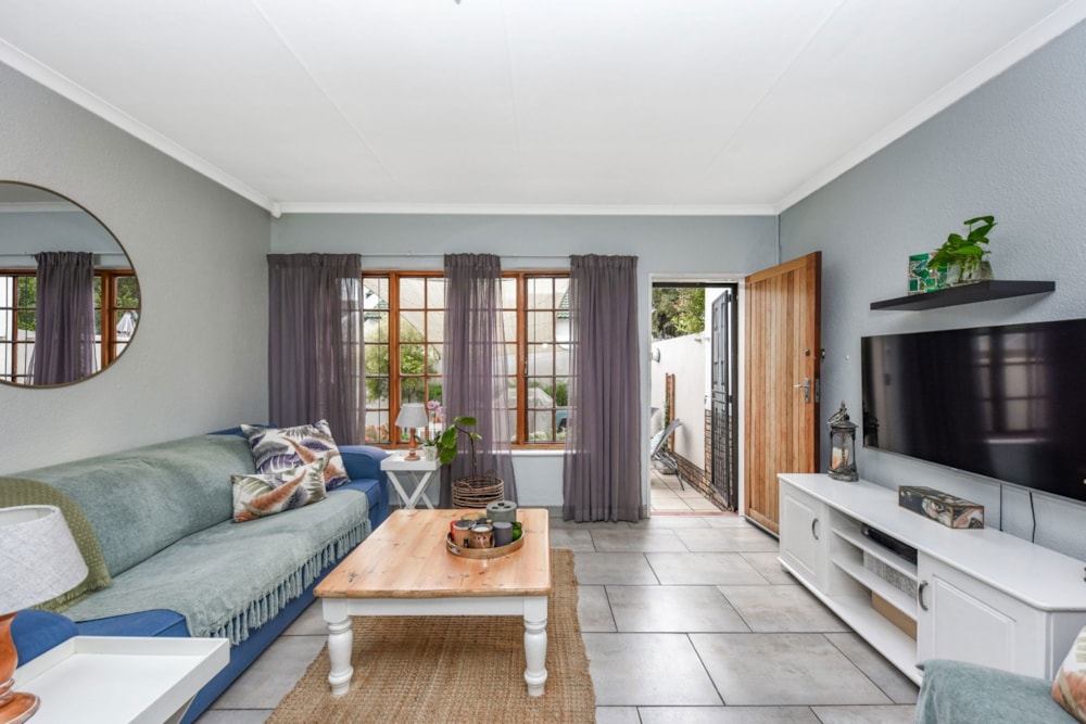 Townhouse for sale in Paulshof - FW1716032 Townhouse for sale in Paulshof - FW1716032