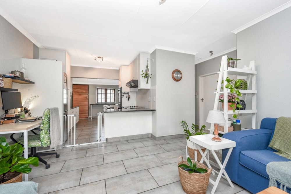 Townhouse for sale in Paulshof - FW1716032 Townhouse for sale in Paulshof - FW1716032