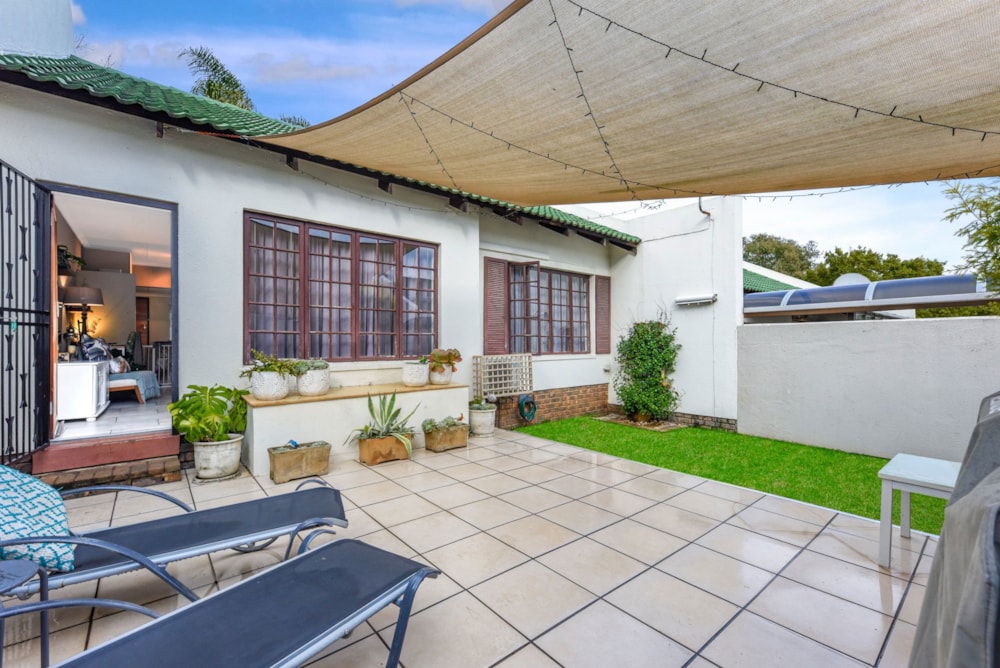 Townhouse for sale in Paulshof - FW1716032 Townhouse for sale in Paulshof - FW1716032