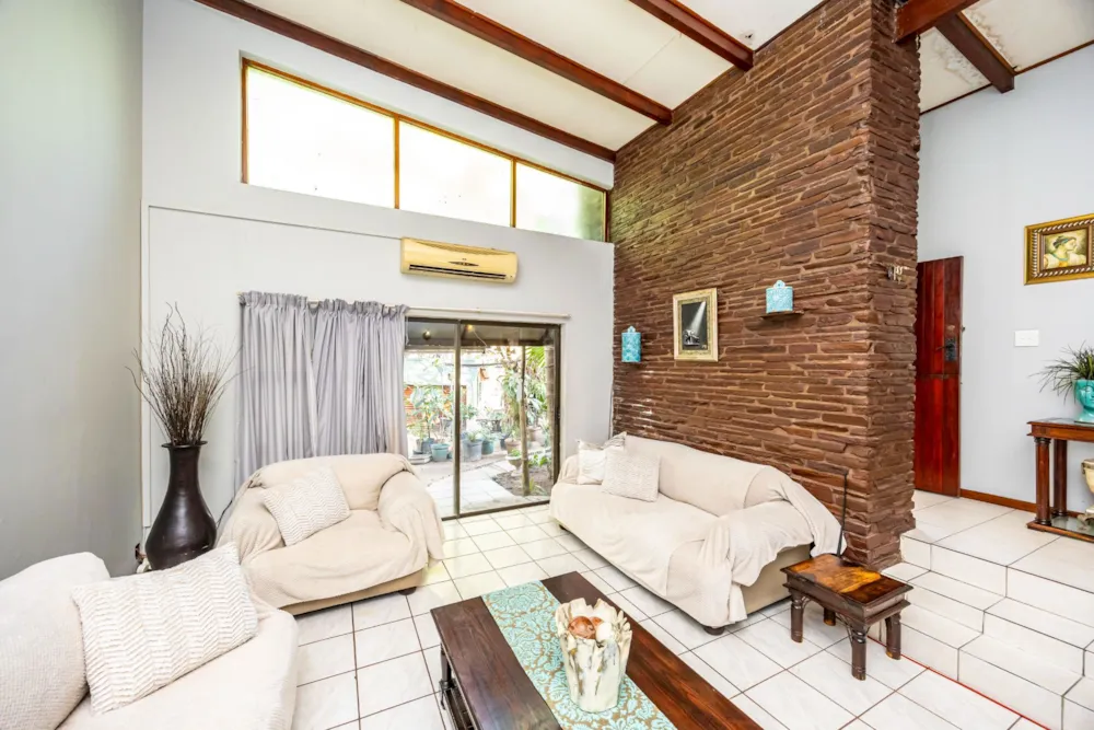 House for sale in Beacon Bay - 1EZ1745114