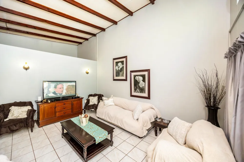 House for sale in Beacon Bay - 1EZ1745114