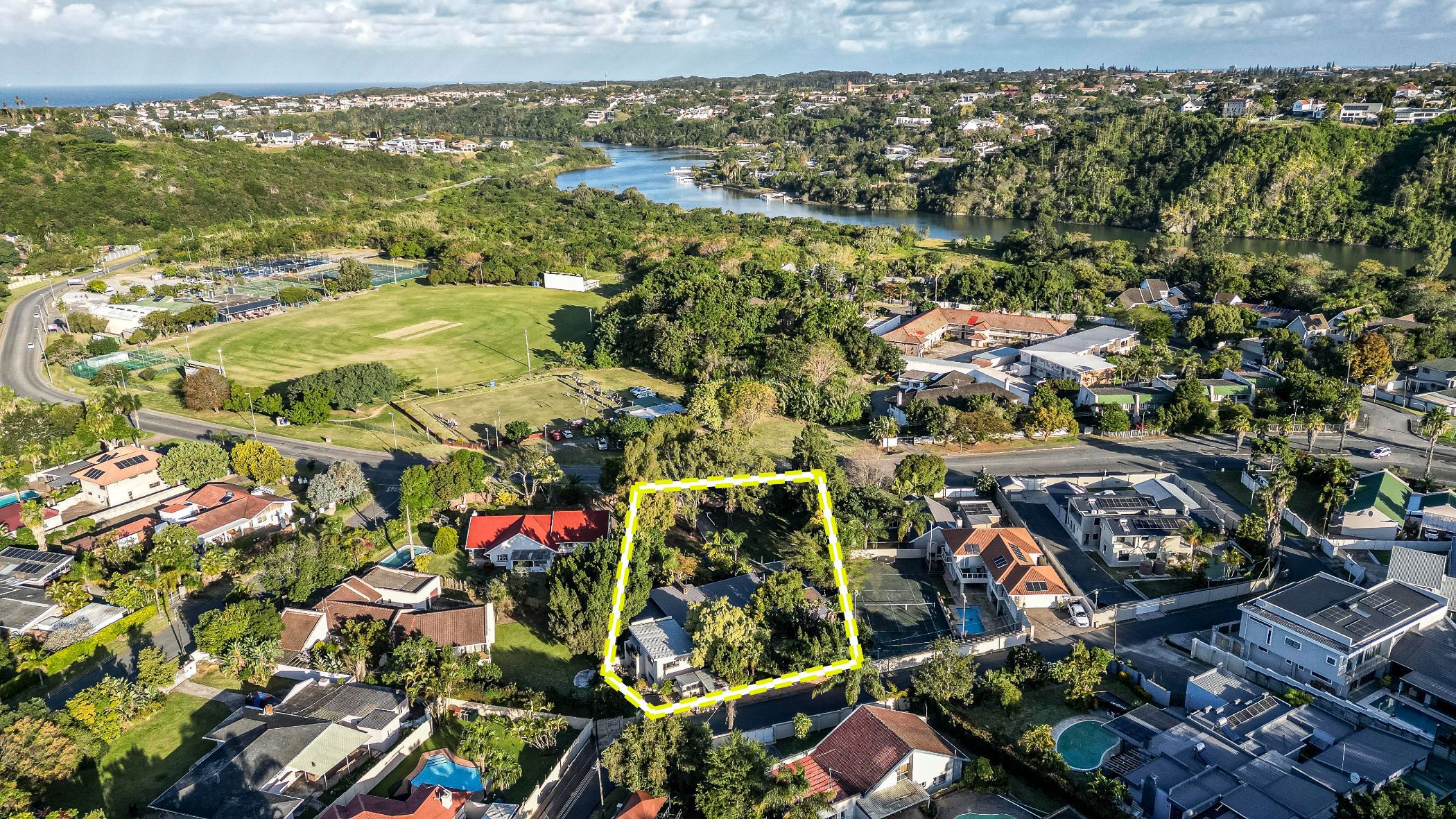 House for sale in Beacon Bay - 1EZ1703247