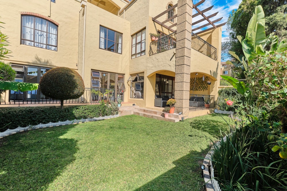 Security complex home for sale in River Club, Sandton - HP1708952 Security complex home for sale in River Club, Sandton - HP1708952