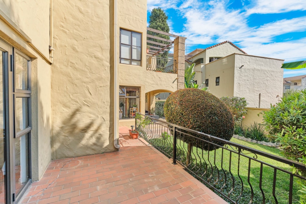 Security complex home for sale in River Club, Sandton - HP1708952 Security complex home for sale in River Club, Sandton - HP1708952