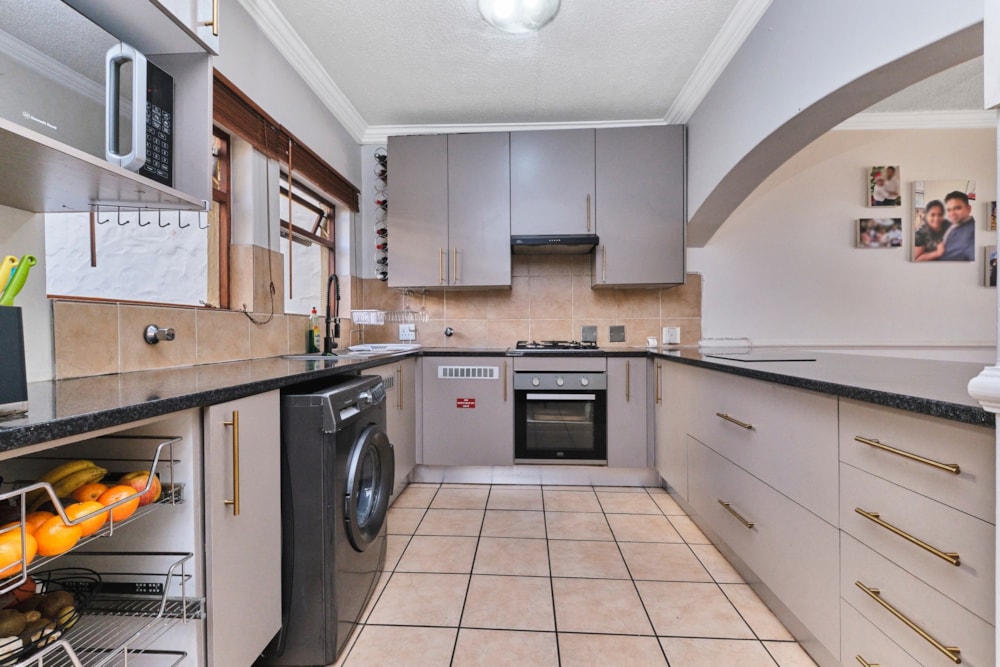 Security complex home for sale in River Club, Sandton - HP1708952 Security complex home for sale in River Club, Sandton - HP1708952