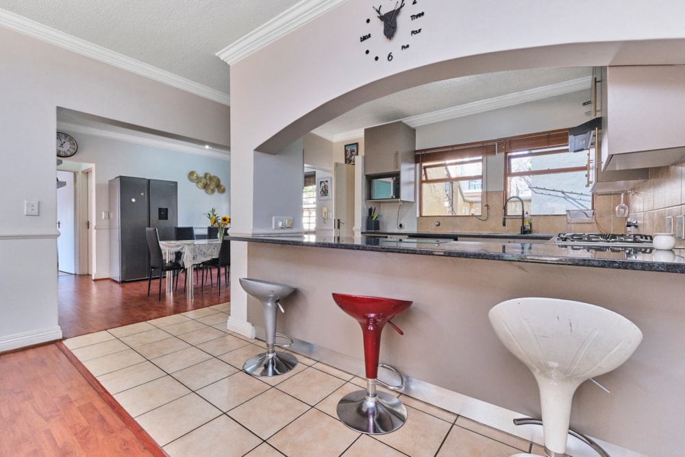 Security complex home for sale in River Club, Sandton - HP1708952 Security complex home for sale in River Club, Sandton - HP1708952