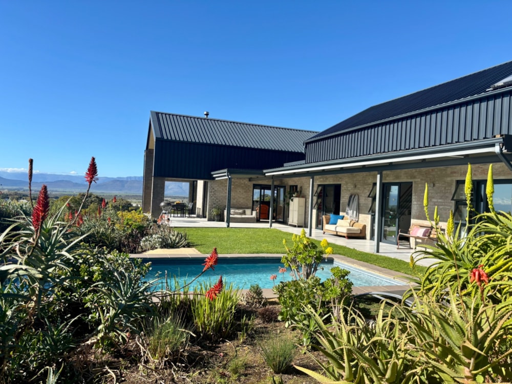 Double-storey house for sale in Riebeek Kasteel - RV1703847 Double-storey house for sale in Riebeek Kasteel - RV1703847