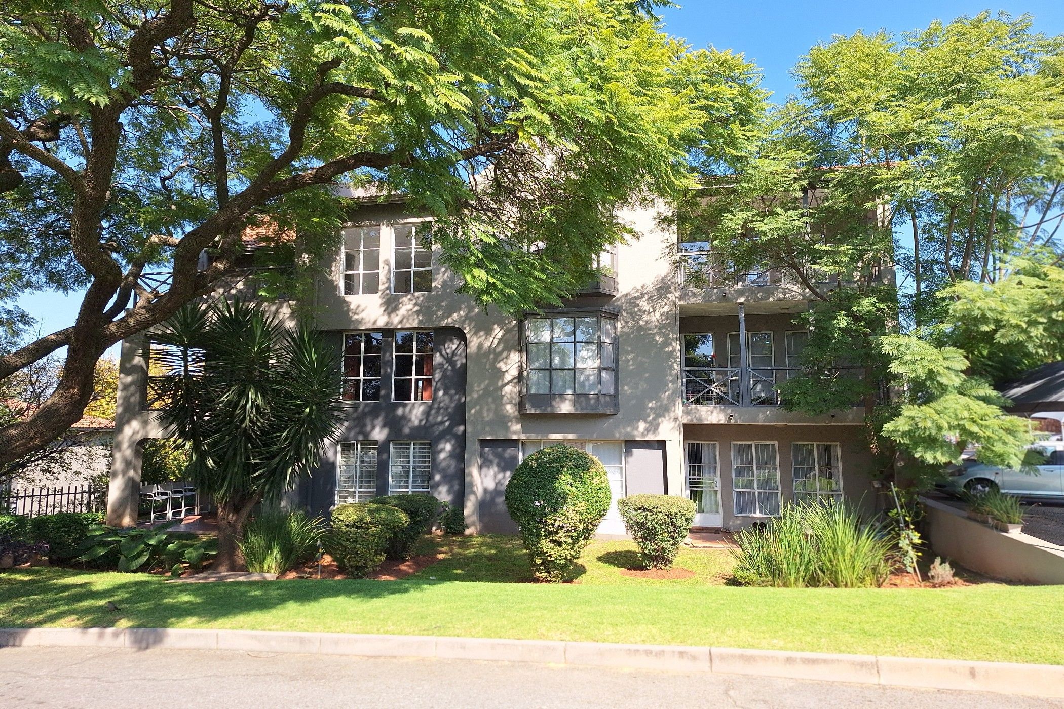 Apartment let in Melville, Johannesburg - RAL1703000