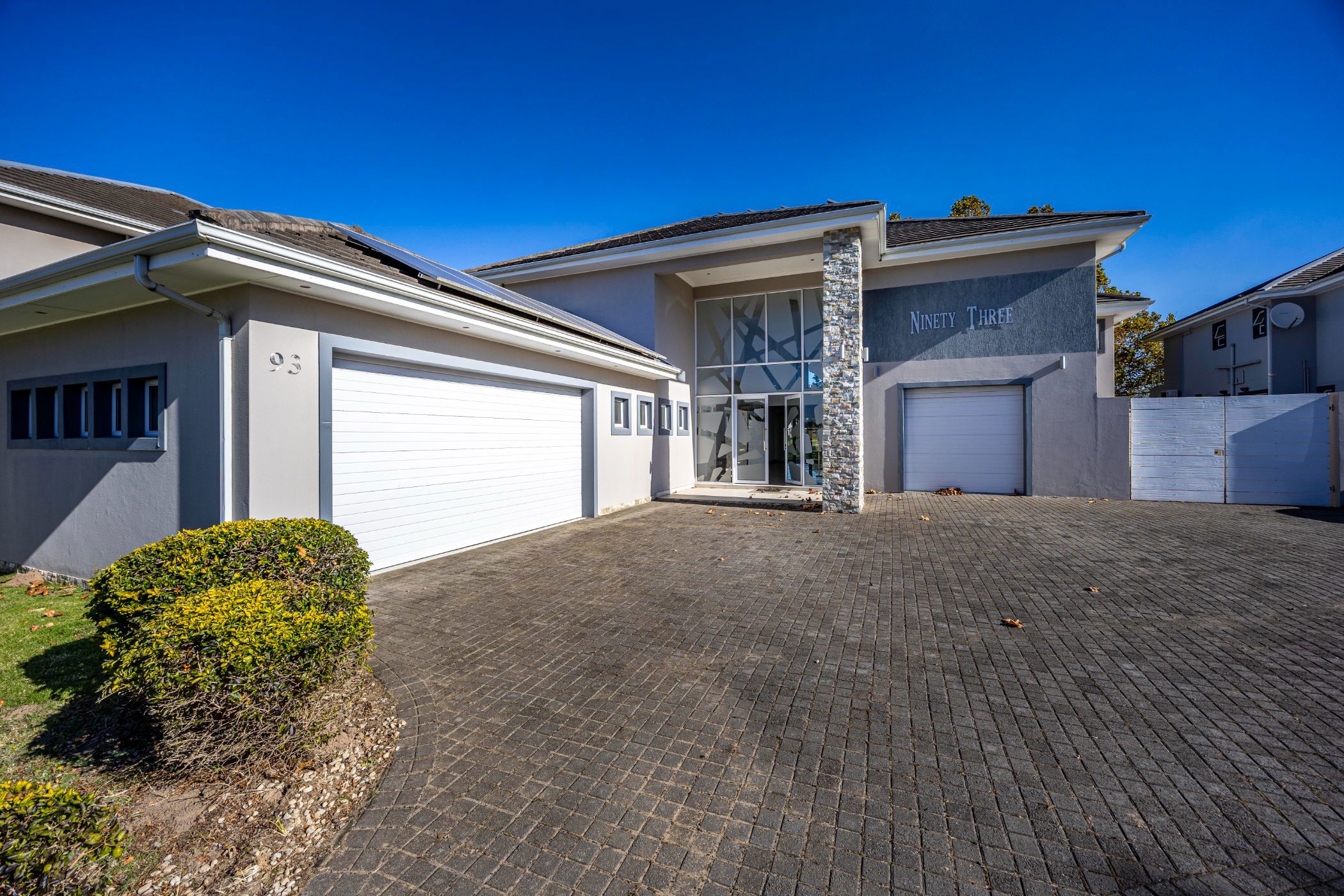 House for sale in Beacon Bay - 1EZ1703239