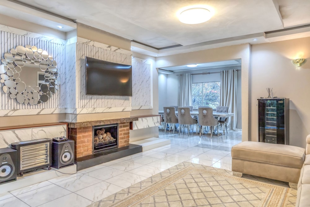 House for sale in Constantia Kloof - RAN1702462 House for sale in Constantia Kloof - RAN1702462