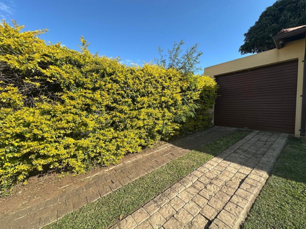 Security complex home to rent in Inyala Park - 1RY1740123 Security complex home to rent in Inyala Park - 1RY1740123