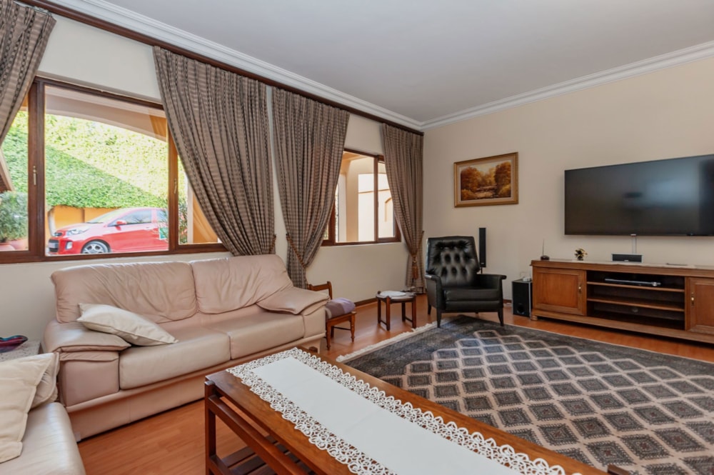 Double-storey house for sale in Bedfordview - BED1706984 Double-storey house for sale in Bedfordview - BED1706984