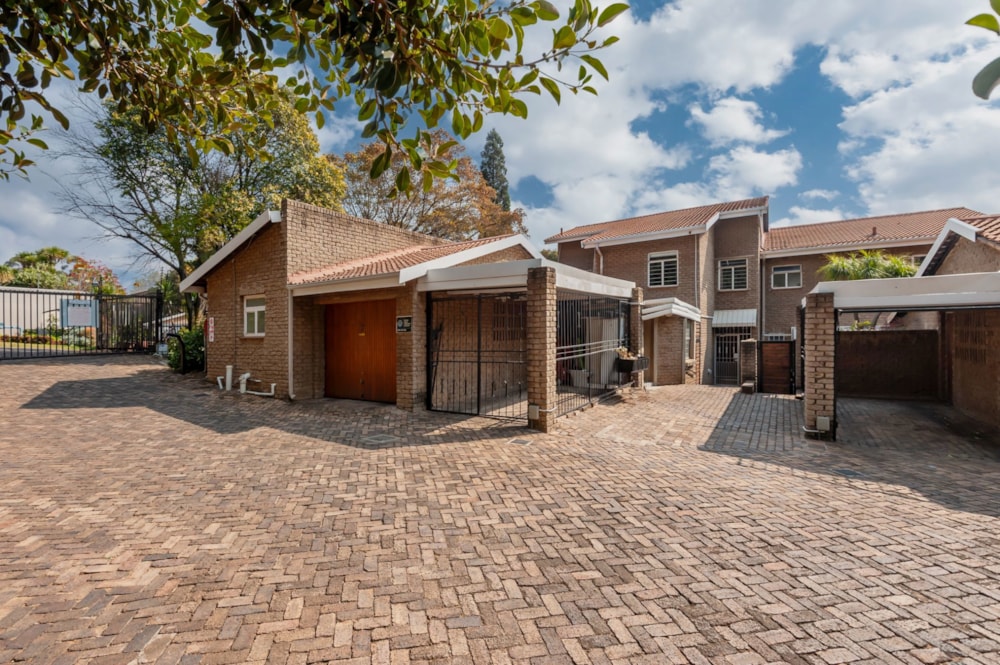 Townhouse for sale in Bedford Park - BED1712135