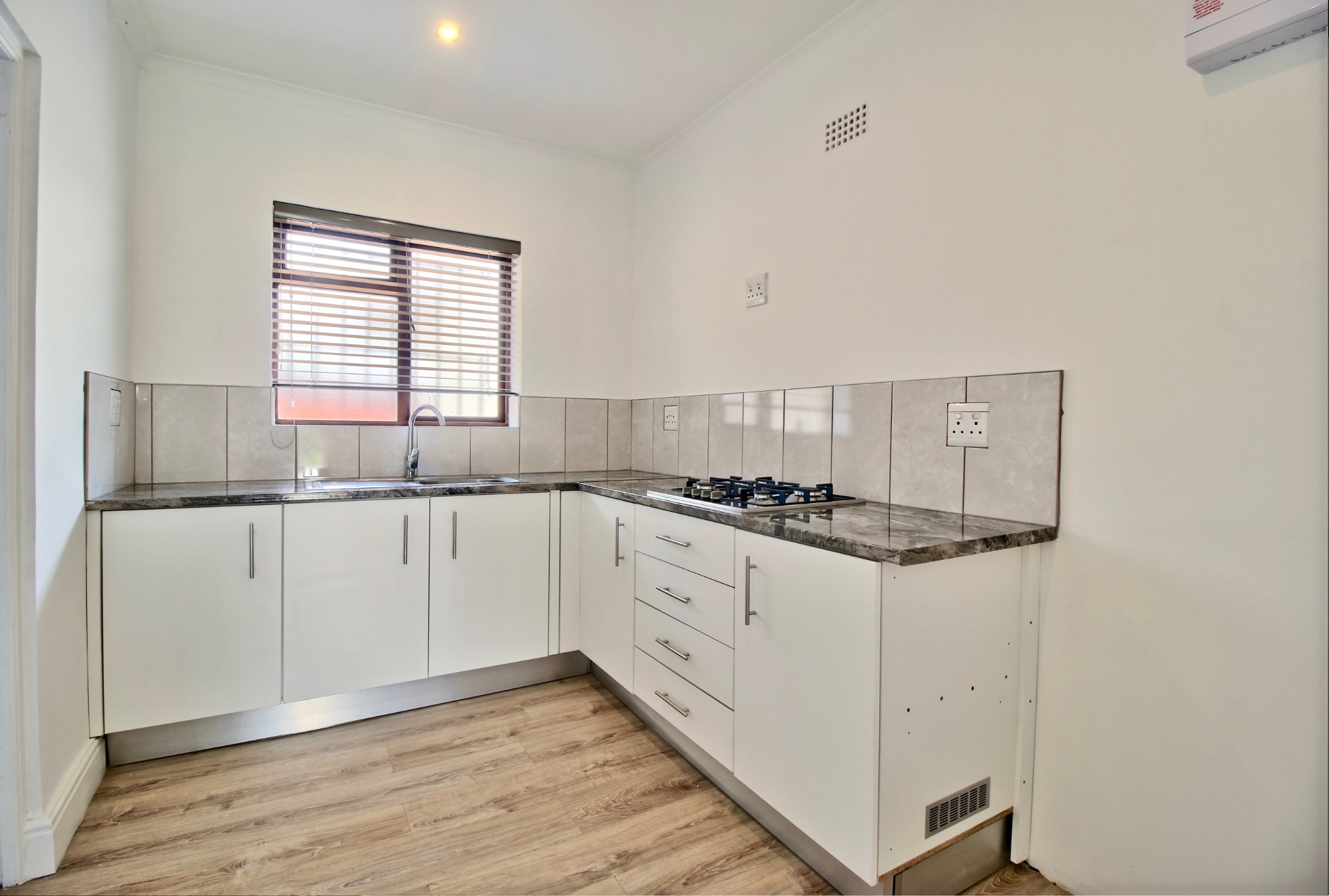 Apartment to rent in Plattekloof - 1PLA1707060