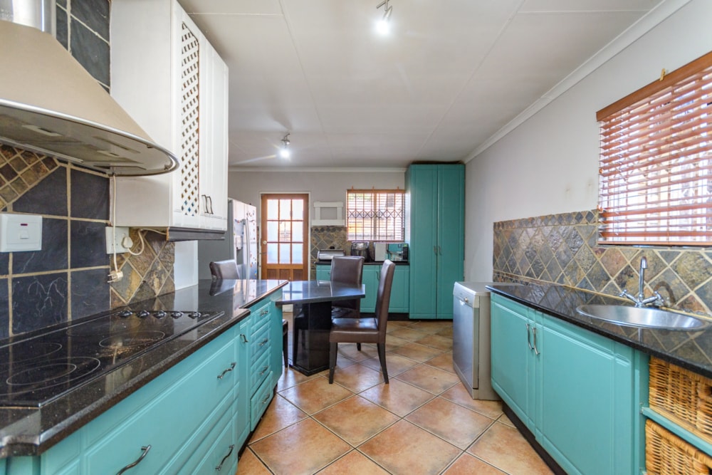 House for sale in Country View, Benoni - EN1705302