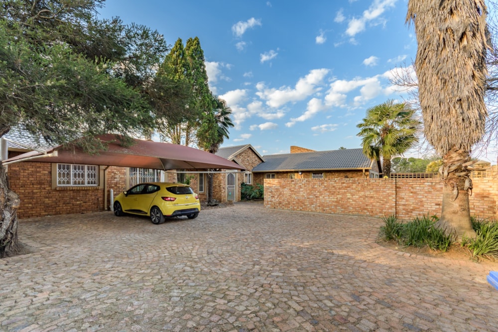 House for sale in Country View, Benoni - EN1705302