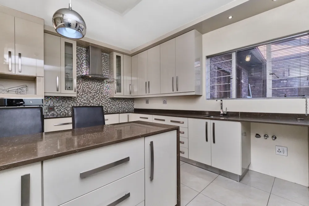 Townhouse sold in River Club, Sandton - HP1706192 Townhouse sold in River Club, Sandton - HP1706192