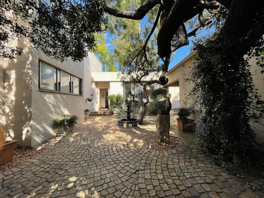 House for sale in Brooklyn, Pretoria East - PT1707261 House for sale in Brooklyn, Pretoria East - PT1707261