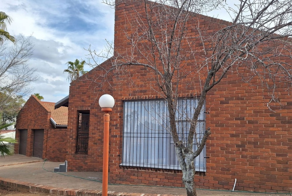 House for sale in Heuwelsig, Bloemfontein - 1BX1709112 House for sale in Heuwelsig, Bloemfontein - 1BX1709112