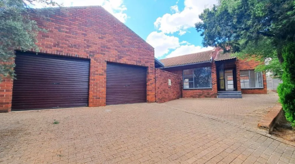 House for sale in Heuwelsig, Bloemfontein - 1BX1709112