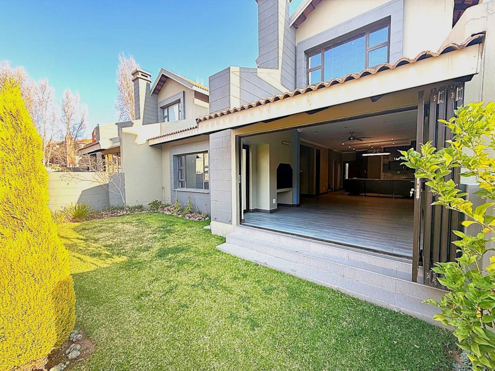 Townhouse for sale in Woodland Hills - 1BX1707552