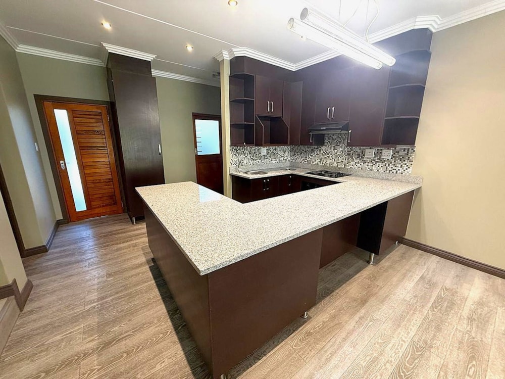 Townhouse for sale in Woodland Hills - 1BX1707552