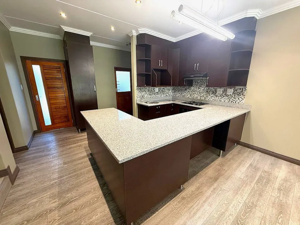 Townhouse sold in Woodland Hills - 1BX1707552 Townhouse sold in Woodland Hills - 1BX1707552