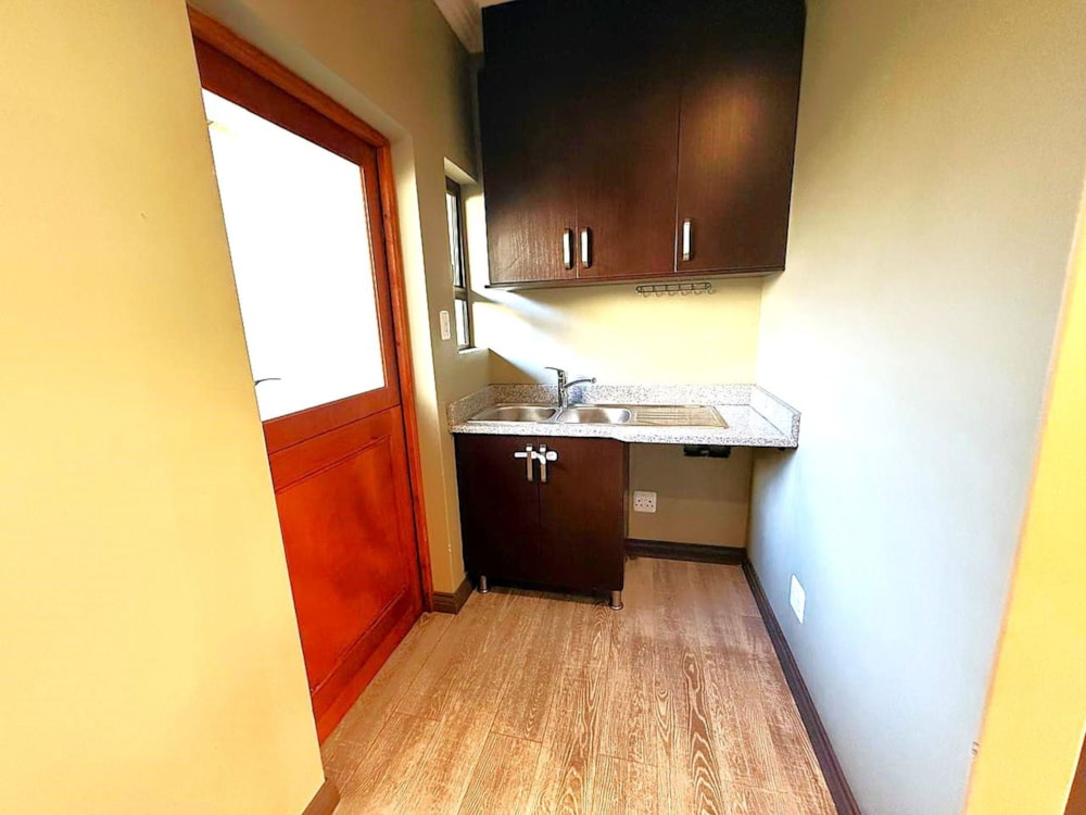 Townhouse for sale in Woodland Hills - 1BX1707552