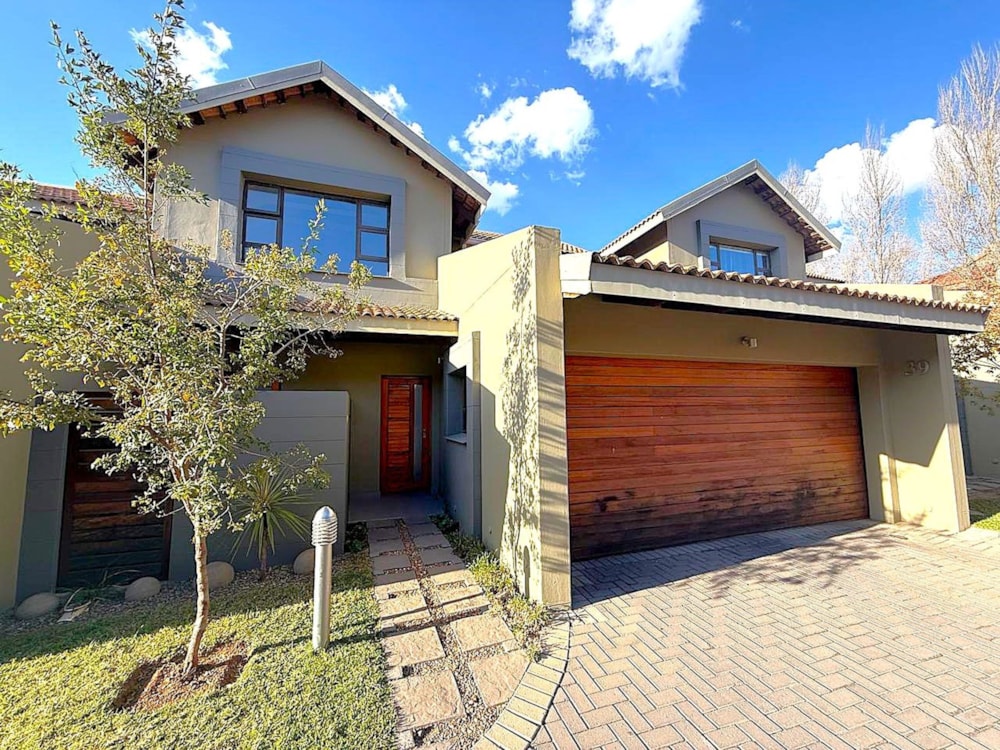 Townhouse for sale in Woodland Hills - 1BX1707552