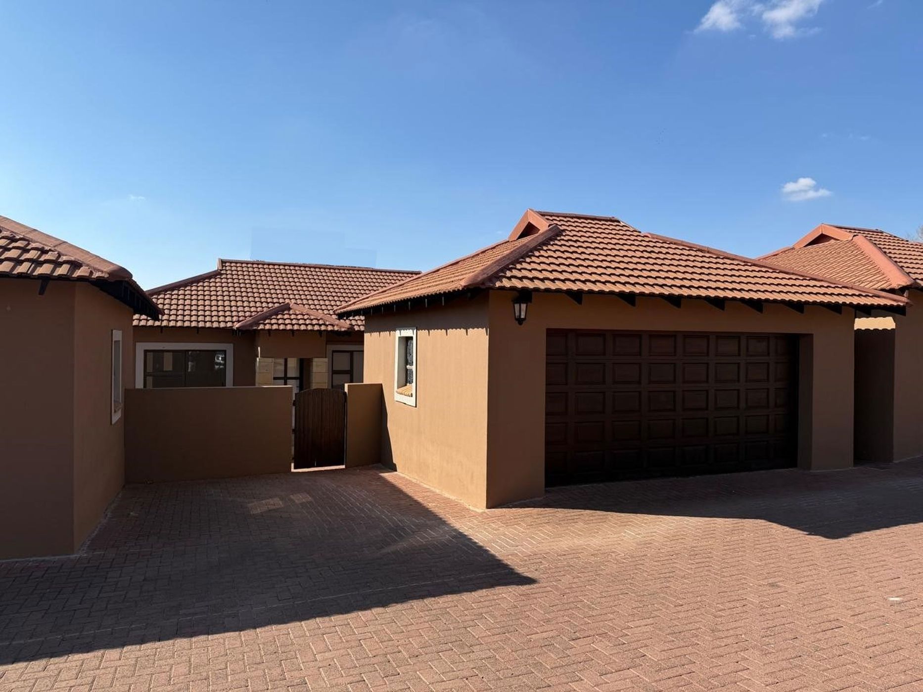 Townhouse for sale in Woodland Hills - 1BX1716886