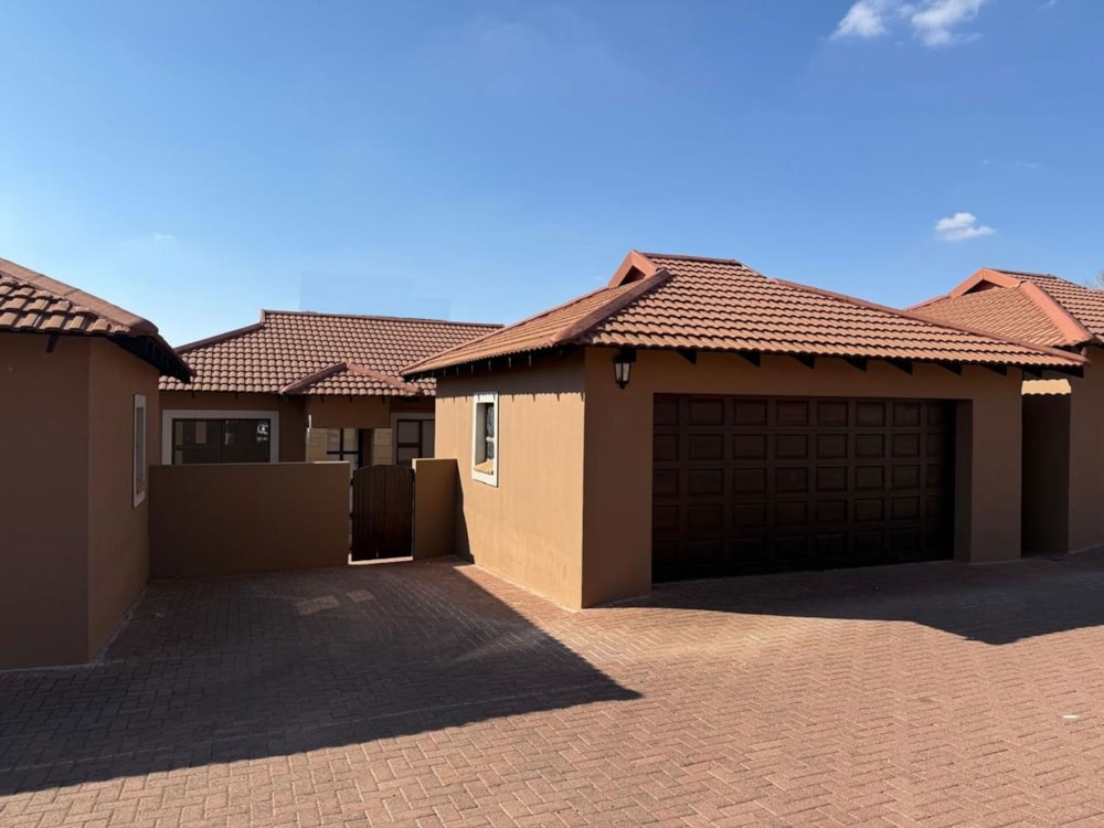 Townhouse for sale in Woodland Hills - 1BX1716886