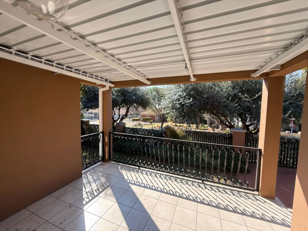 Townhouse for sale in Woodland Hills - 1BX1716886