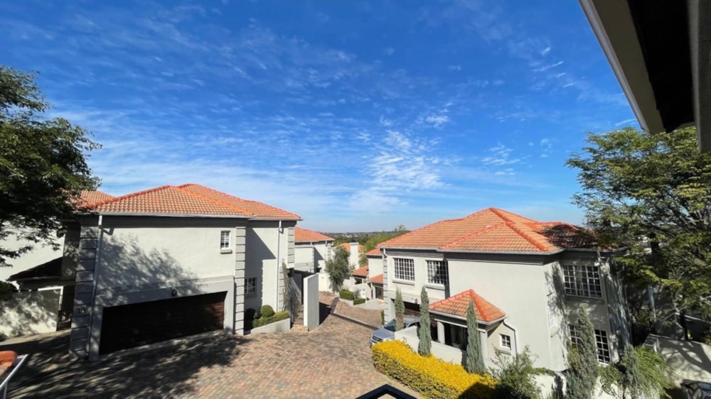 Townhouse for sale in Waterkloof Ridge - PT1720083 Townhouse for sale in Waterkloof Ridge - PT1720083