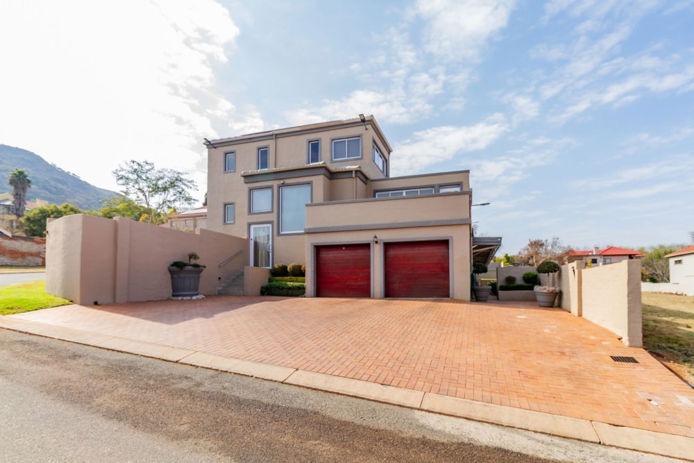 Security estate home for sale in Kosmos Ridge - 1HR1709405