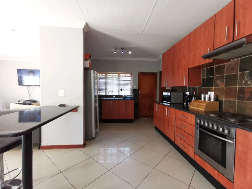 Townhouse sold in Bendor Park - 1PS1707797