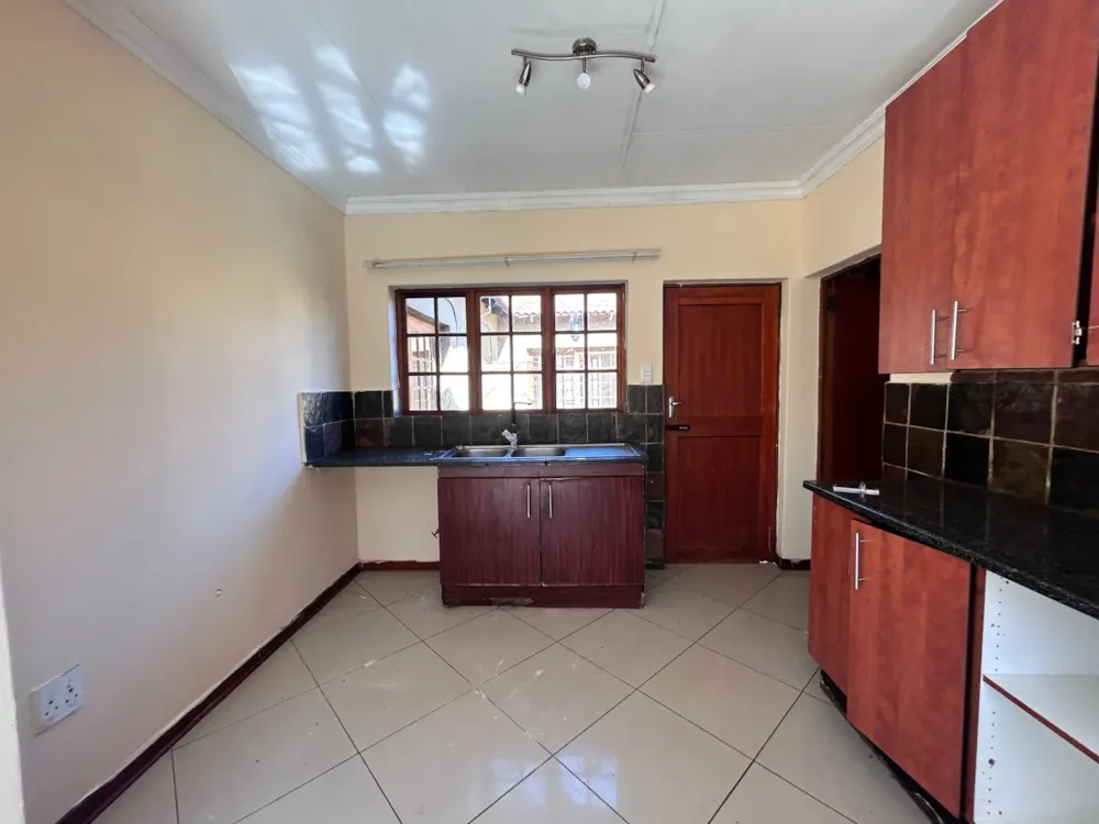 Townhouse sold in Bendor Park - 1PS1707797