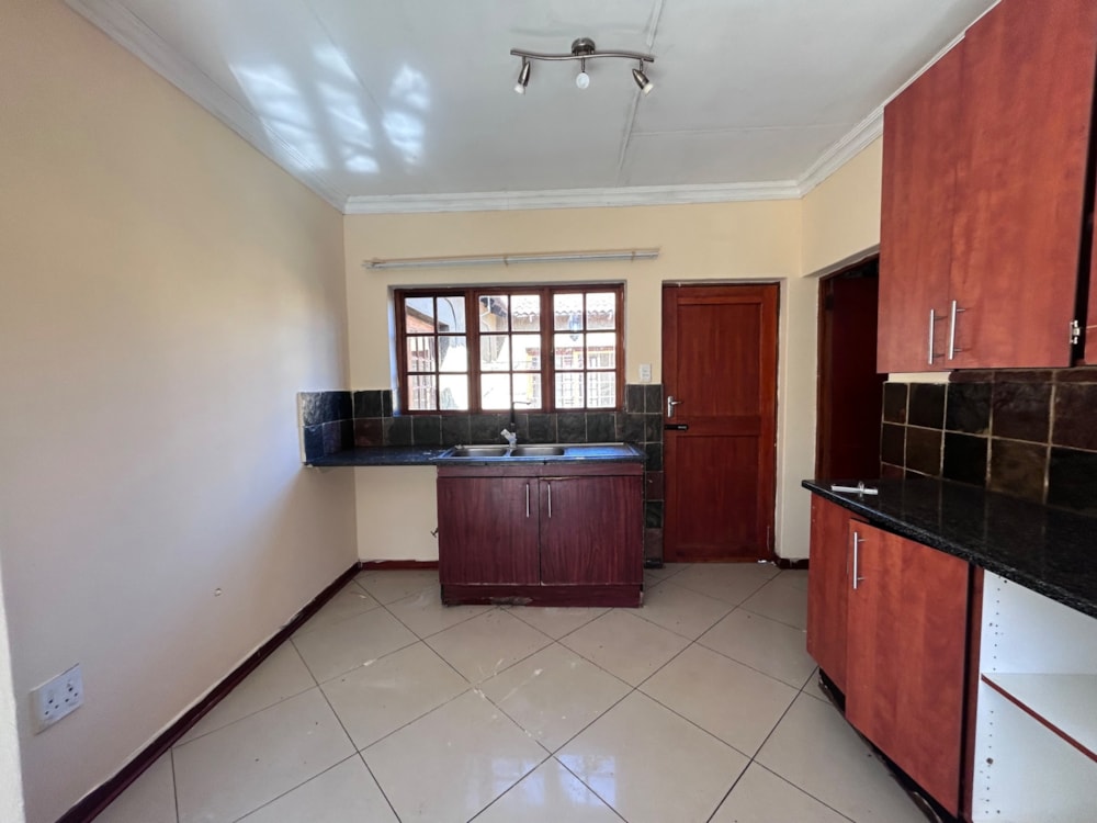 Townhouse for sale in Bendor Park - 1PS1707797 Townhouse for sale in Bendor Park - 1PS1707797