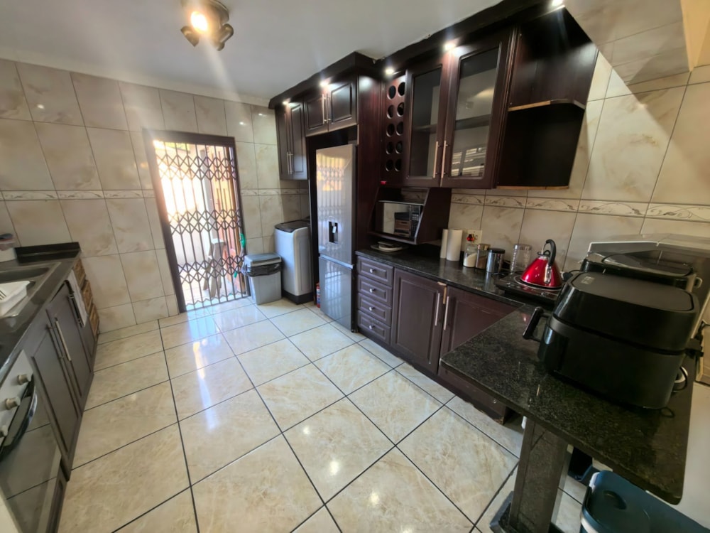 Townhouse let in Veldenvlei - 1RY1706160 Townhouse let in Veldenvlei - 1RY1706160