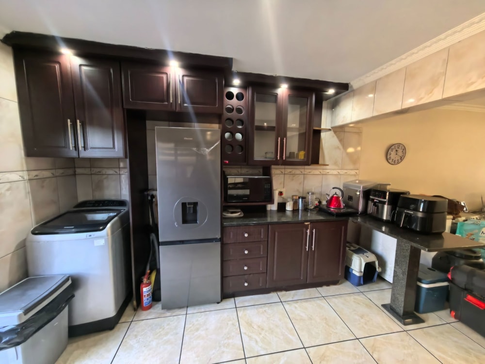 Townhouse let in Veldenvlei - 1RY1706160 Townhouse let in Veldenvlei - 1RY1706160