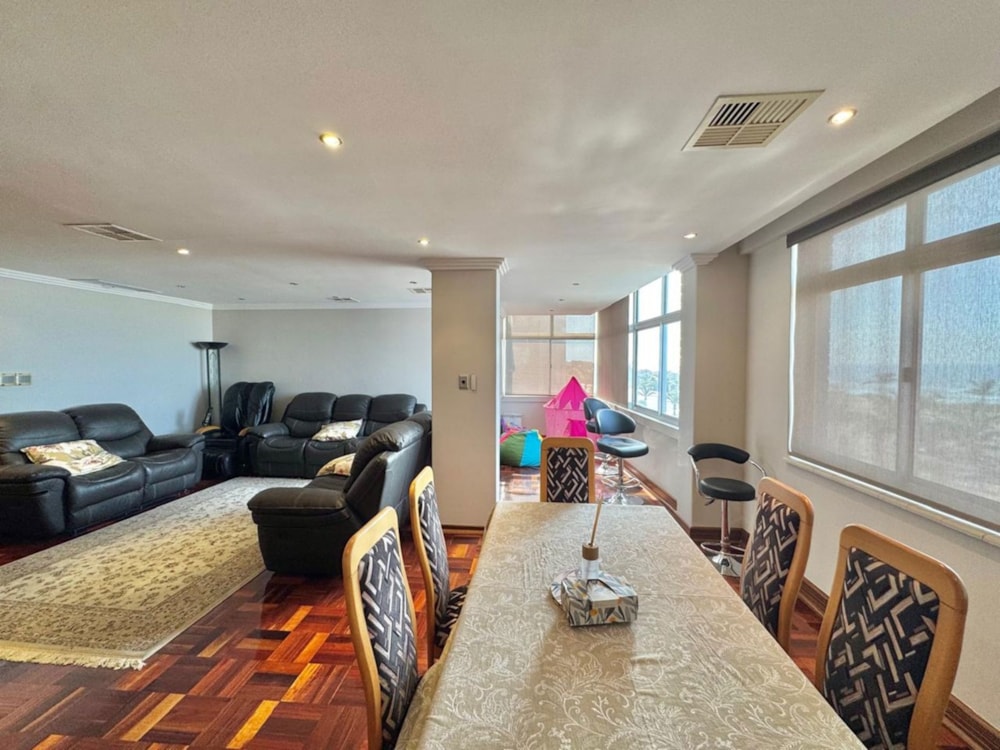 Apartment for sale in North Beach Durban - 1DA1709251 Apartment for sale in North Beach Durban - 1DA1709251