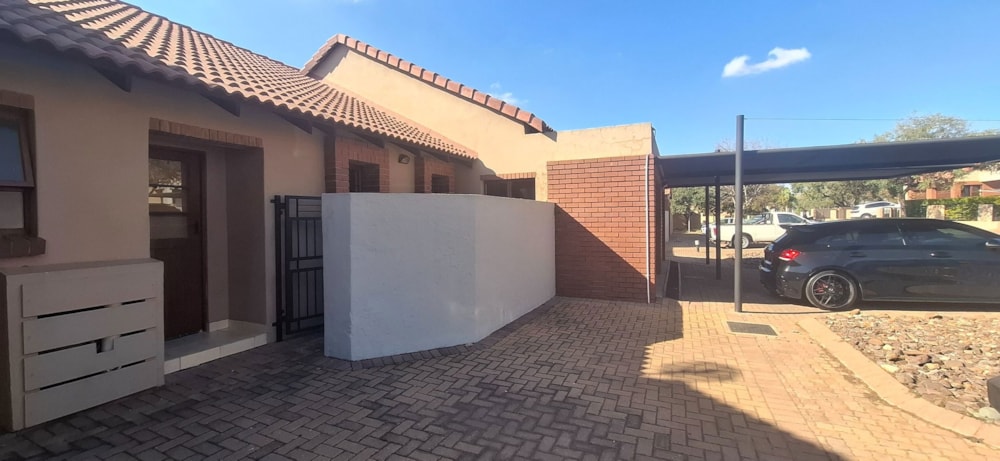 Townhouse for sale in Bendor Park - 1PS1706424 Townhouse for sale in Bendor Park - 1PS1706424