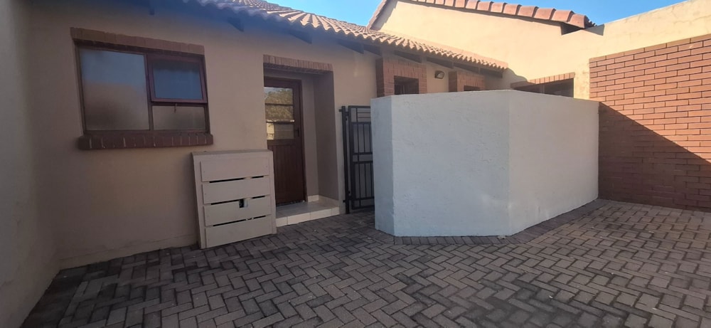 Townhouse for sale in Bendor Park - 1PS1706424 Townhouse for sale in Bendor Park - 1PS1706424