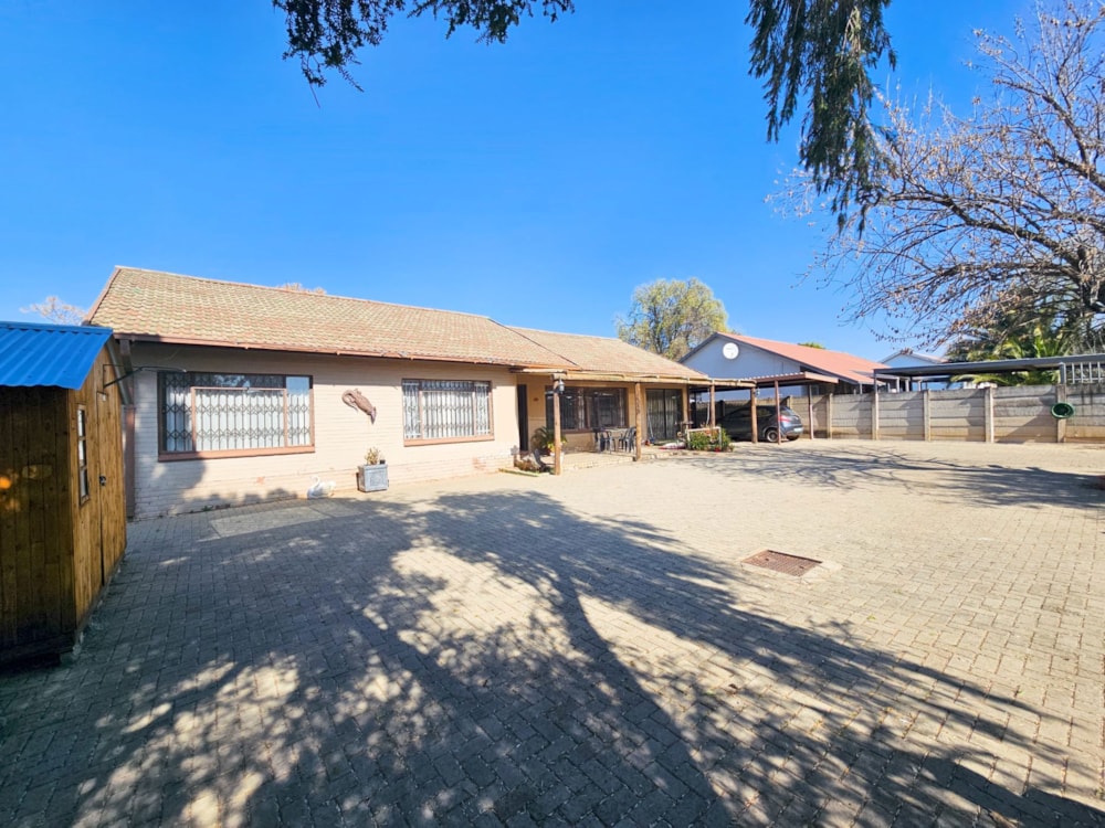 House for sale in Uitsig, Bloemfontein - 1BX1709370 House for sale in Uitsig, Bloemfontein - 1BX1709370